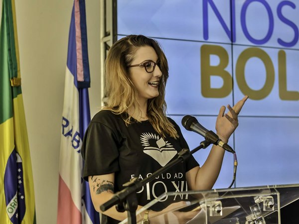 Nossa Bolsa mais de mil alunos começam faculdade com bolsa do Governo do Estado