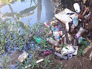 Piora a situação de sujeiras do Córrego Batatal em Marechal Floriano