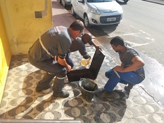 Vazamento de água na principal via de Marechal Floriano 2