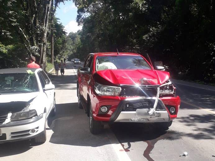 Engavetamento envolvendo quatro carros nao comprometeu o trafego na tarde deste sabado 20 03