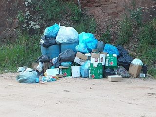 Moradores querem mais recolhimento de lixo em Nova Almeida Domingos Martins