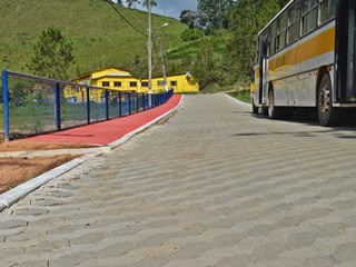 Obras de cal&ccedil;amento iniciadas e conclu&iacute;das em tr&ecirc;s localidades de Marechal Floriano