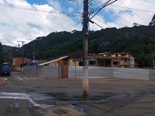 Poste no meio da rua j&aacute; provocou colis&otilde;es em Santa Rita Marechal Floriano