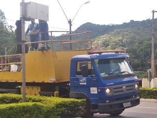 Semáforos defeituosos recebem reparos na BR 262 em Marechal Floriano