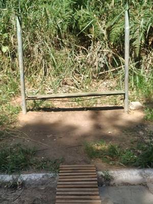 Telhado de abrigo para passageiros pode ter sido roubado na BR262 02