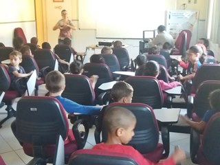 Alunos de escola infantil visitam a sede do Corpo de Bombeiros em Marechal Floriano