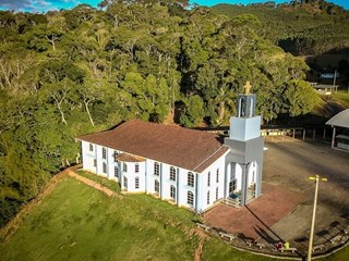 Cantor &eacute; atra&ccedil;&atilde;o da festa Jubileu de Ouro em So&iacute;do de Baixo