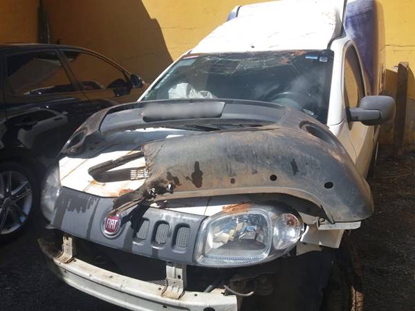 Carro de empresa tomba em distrito rural de Santa Maria de Jetiba 02