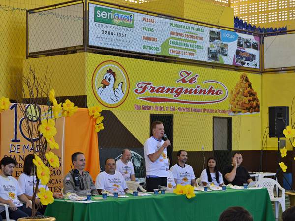 Dia de Combate ao Abuso Sexual de Crian&ccedil;as e Adolescentes leva dezenas de pessoas As ruas de Marechal Floriano 02