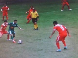 O time de Santa Maria vence o time o América e mantém o primeiro lugar de competição de futebol