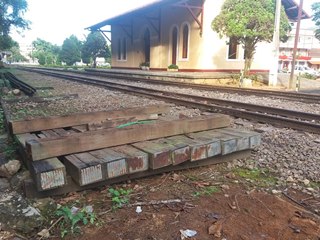 Remo&ccedil;&atilde;o dos dormentes de madeira da ferrovia dever&aacute; ter continuidade em Marechal Floriano