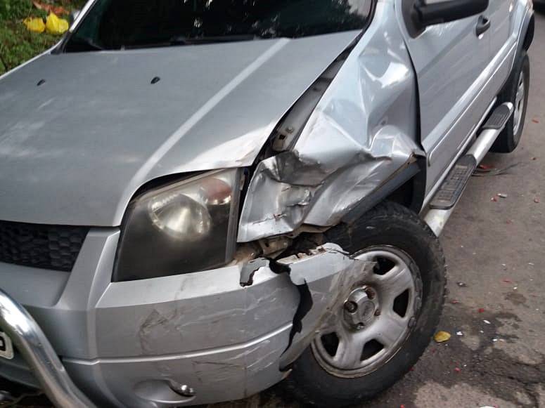 Colisao entre dois carros procedentes de Domingos Martins no acesso a BR262 02