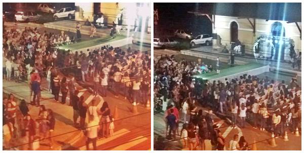 Desfile parou o centro de Marechal Floriano na noite desta sexta feira 31 03