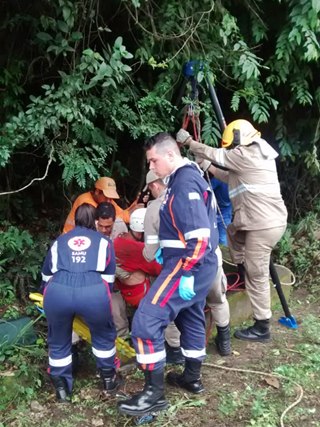 Homem encontrado numa caixa de passagem de esgotos pluviais na BR 262