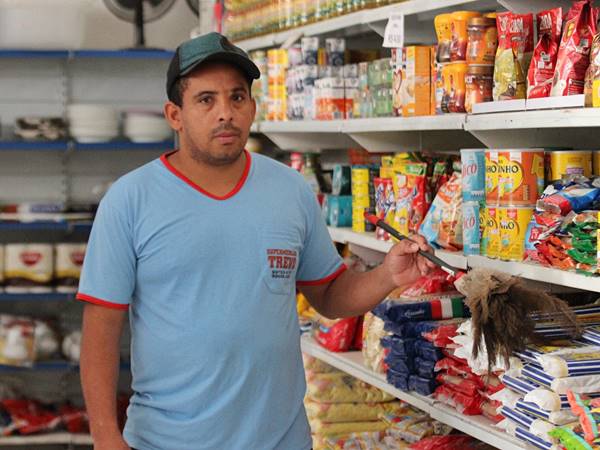 Poeira buracos e lama revoltam e causam prejuizos em Marechal Floriano 02