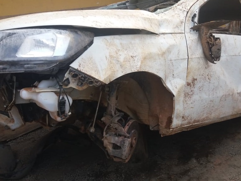 2 Veículos destruídos em acidentes atraem a atenção de moradores de Marechal Floriano