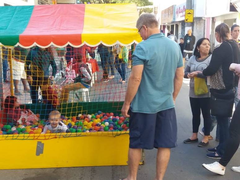 Arraia da Rua Santana em Marechal Floriano iniciado com muita movimentacao 03