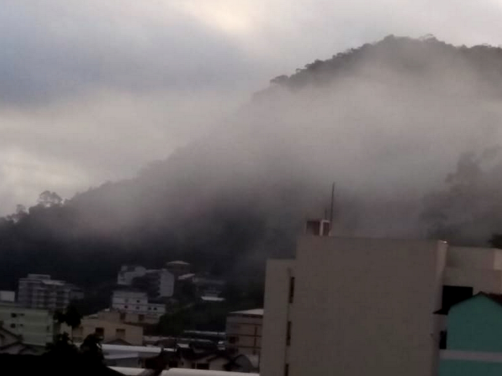 Chuva deixa pista lisa na BR 262 e provoca derrapagens com acidentes3