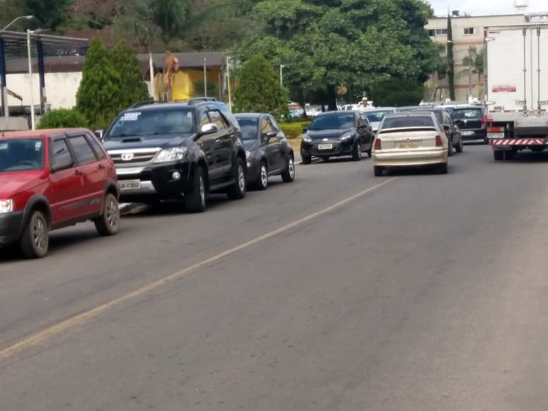 Donos de ve&iacute;culos querem estacionamento em Marechal Floriano2