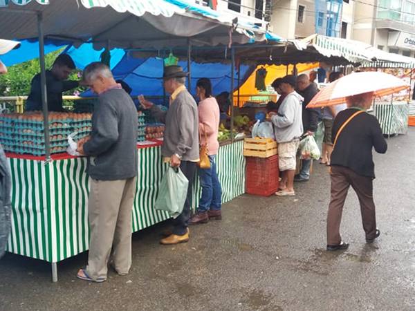 Feira de Marechal Floriano movimentada com frio intenso e chuviscos 02