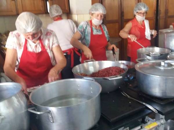 Festanca de SantAna comeca a ser preparada pelos alimentos em Marechal Floriano 02