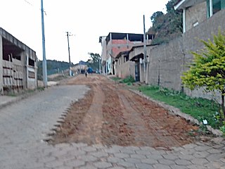 Novo piso nas ruas do distrito de Perobas em Domingos Martins