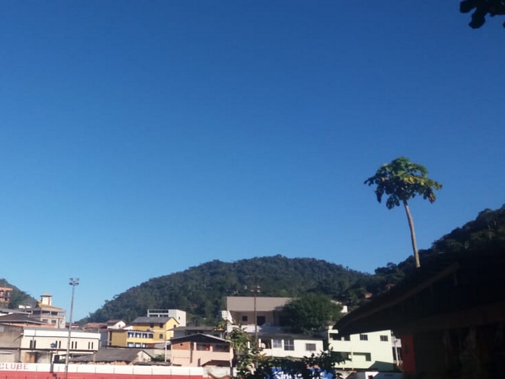 Sol aberto e termômetros marcando 12 graus em Marechal Floriano2