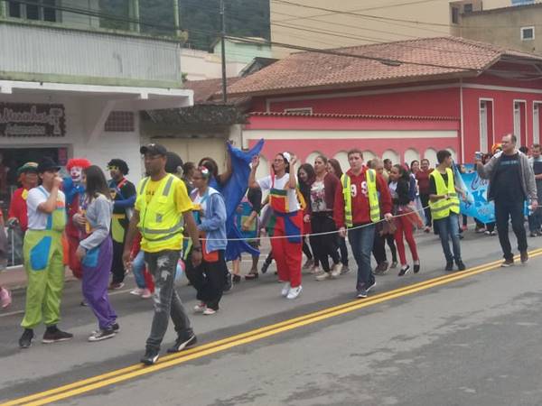 Caminhada religiosa pelas ruas de Marechal Floriano foi sucesso 02