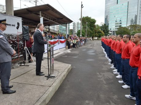 Casagrande participa da formatura de sargentos no Corpo de Bombeiros