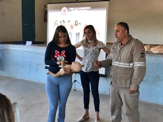 Corpo de Bombeiros realiza palestras de preven&ccedil;&atilde;o