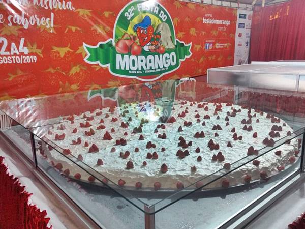 Eleitas a Rainha e Princesas da Festa do Morango 03