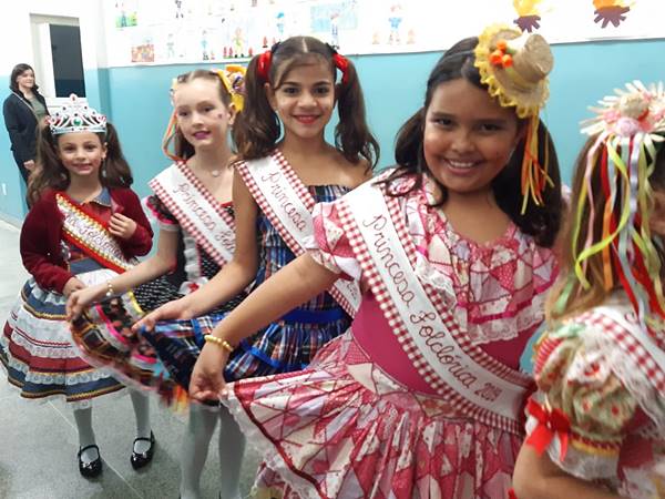 Festa Folclorica na sede de Marechal Floriano atrai multidao 03