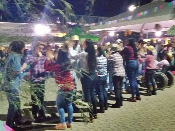 Festa caipira animada na Associacao Pestalozzi de Marechal Floriano 03