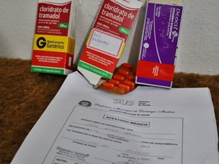 Gari cai em cal&ccedil;ada quebrada e fratura costela no centro de Domingos Martins