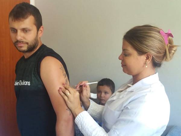 Mais de 200 pessoas procuraram vacinacao em um posto no centro de Marechal Floriano 02