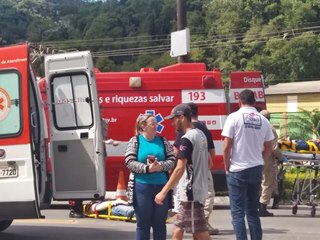 Motocicleta e táxi colidem sob semáforo na BR 262 em Marechal Floriano 2