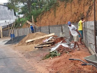 Muros para ofertar estacionamentos e seguran&ccedil;a aos moradores em Marechal Floriano 3