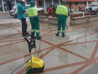 Novo equipamento de jatos de água iniciando limpeza em Marechal Floriano