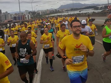 Atletas de Marechal Floriano se divertiram entre 14 mil inscritos na Dez Milhas Garoto