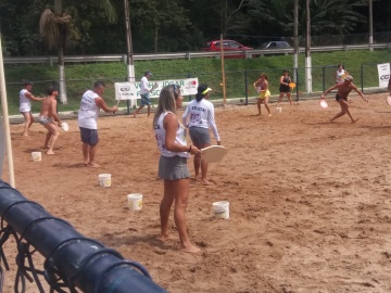 Campinhos de areia lotados em Marechal Floriano de jogadores e torcedores em competição de frescobol 3