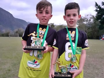 Meninos de equipe de futebol Marechal Floriano são campeões em Cariacica
