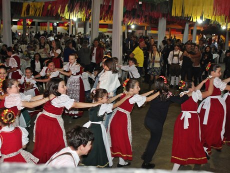 Música e comida deliciosa na 7ª Noite Alemã em Santa Maria de Marechal