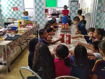 Alunos e professores de Marechal Floriano entregam doa&ccedil;&otilde;es &agrave; hospital de Domingos Martins2