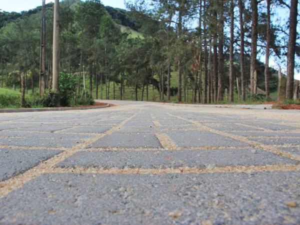 Calcamento rural melhora qualidade de vida em 82 comunidades do Estado 02