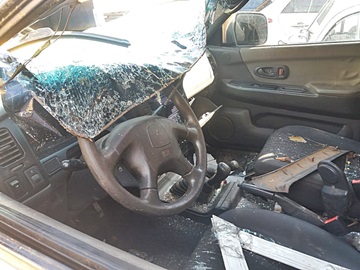 Caminhonete tomba e fica destruída na zona rural de Domingos Martins