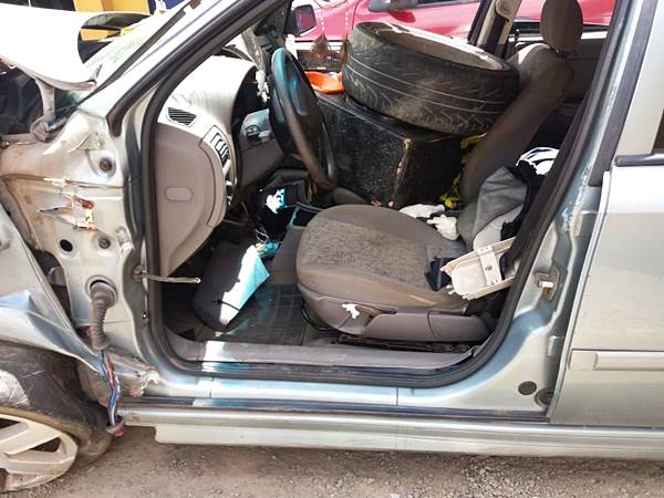 Carro de passeio desgovernado colide com uma pedreira na BR262 em Marechal Floriano 02