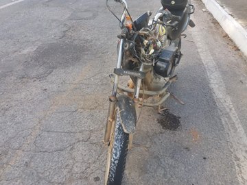 Colisão envolvendo três veículos deixa motociclista ferido na BR 262