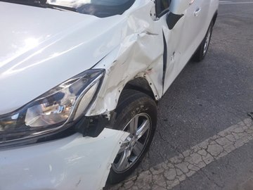 Colisão envolvendo três veículos deixa motociclista ferido na BR 262 3