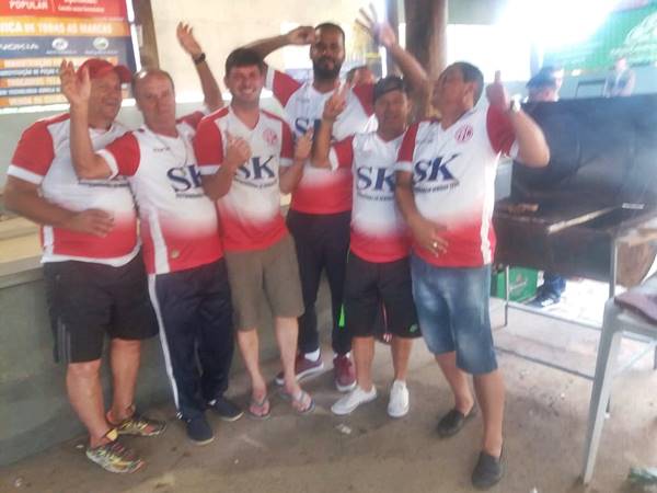 Jogadores de bocha de Marechal Floriano comemoram com churrasco a primeira vitoria na semifinal 02