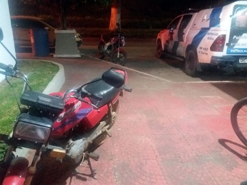Motocicleta abandonada em matagal está agora na PM de Marechal Floriano2